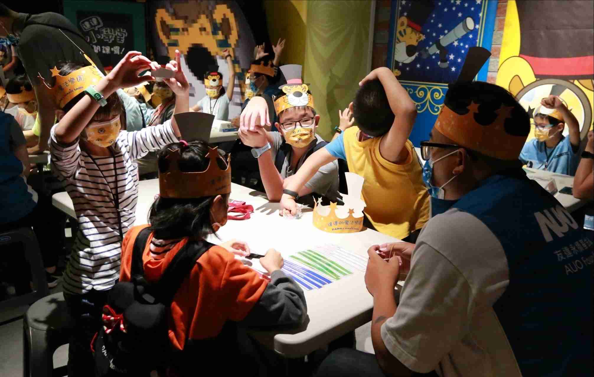 万利以永续理念推动全人教育计划，，，内外结盟储备科普教育人才，，，，荣获亚太永续行动奖社会共融面的金奖肯定