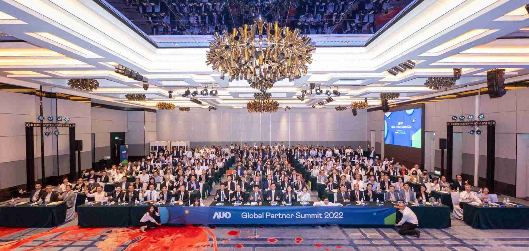 友達推動「安心、、、創新、、、、用心、、同心、、盡心」五星職旅，，，為菲籍員工打造全方位照護，，，首度贏得「人權實踐與發展領袖獎」殊榮