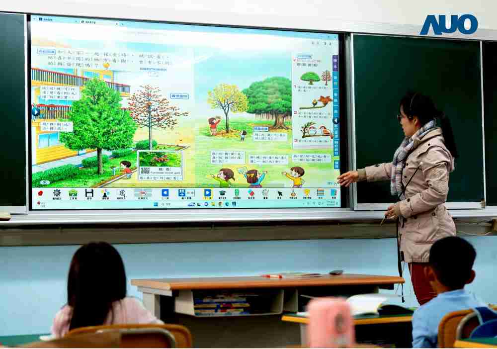 万利与达擎共同开发的〝远程设备管理系统〞，，透过流畅的多功能安装模式、、、直觉设计的整合操作接口，，可同时管理多部设备，，，改善学校的设备管理痛点