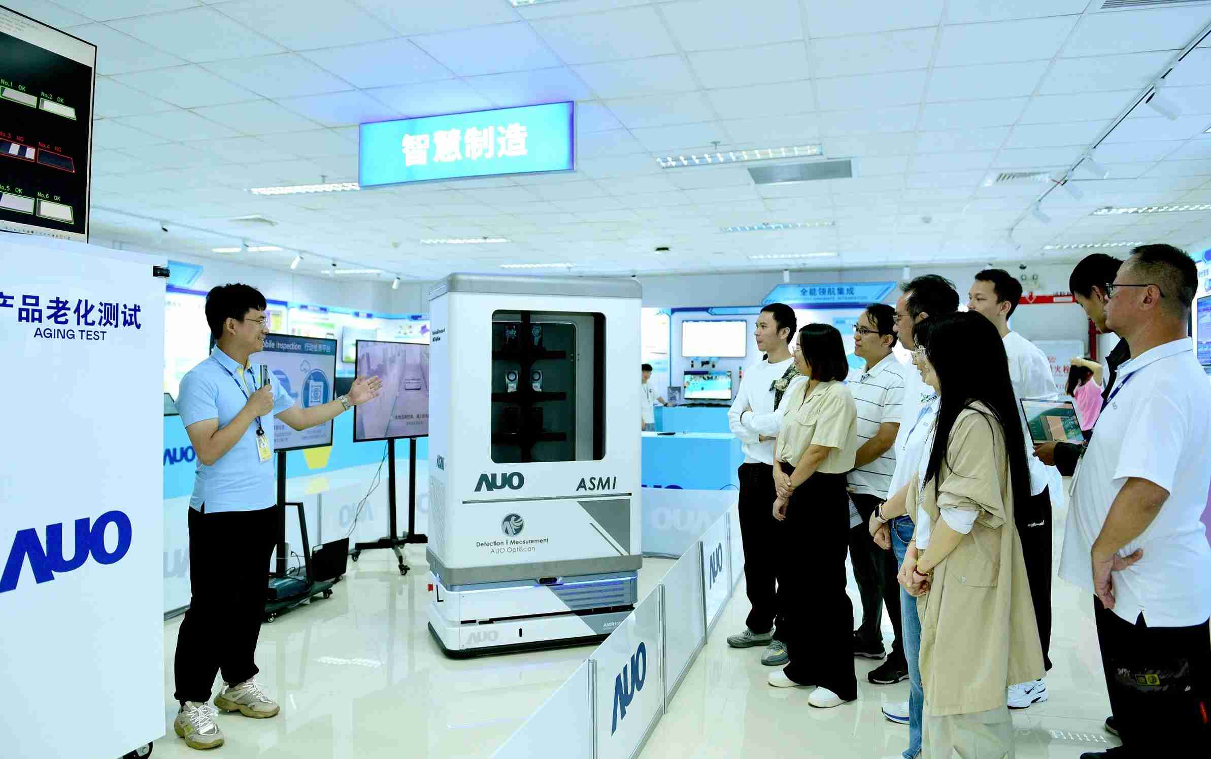 万利厦门将5G+ABC技术串联生产管理全流程，，，打通研发、、、采购、、生管、、、制程、、、、设备、、质量等产品全生命周期制造流程，，，，完成数字化设计、、、、智慧供应链、、、、智能座舱、、、全流程设备管理、、、数据驱动优化、、智慧在线检测、、、、智慧品管等自适应生产模式升级